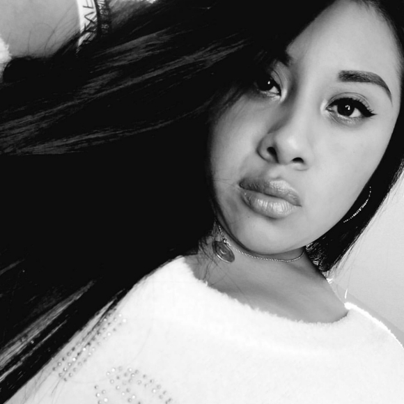 Meet your Posher, Liz - Picture 1 of 1